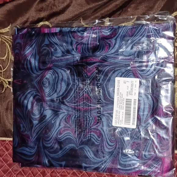 Winlar, long satin caftan,one size fits all - Picture 2 of 4